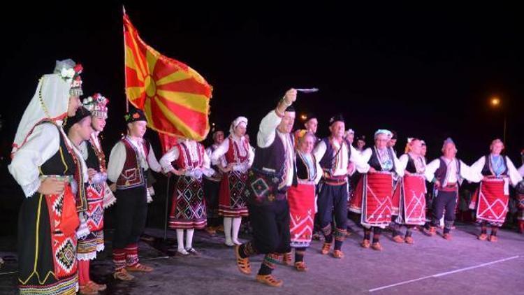 Afyonkarahisar Halk Oyunları Festivalinde renkli gece