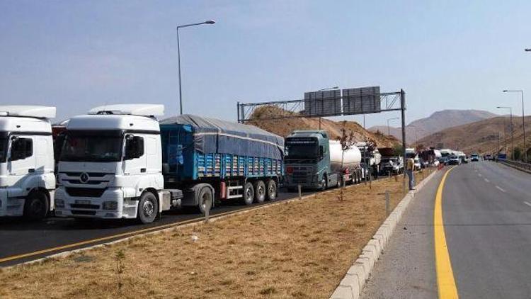 PKKa Bitliste yol kesti; 1 polis yaralı / Fotoğraf