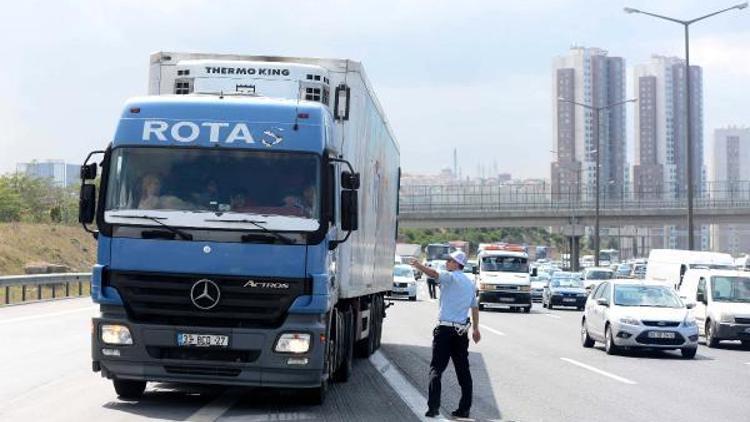 TEM Otoyolunda kamyon ve otobüs denetimi