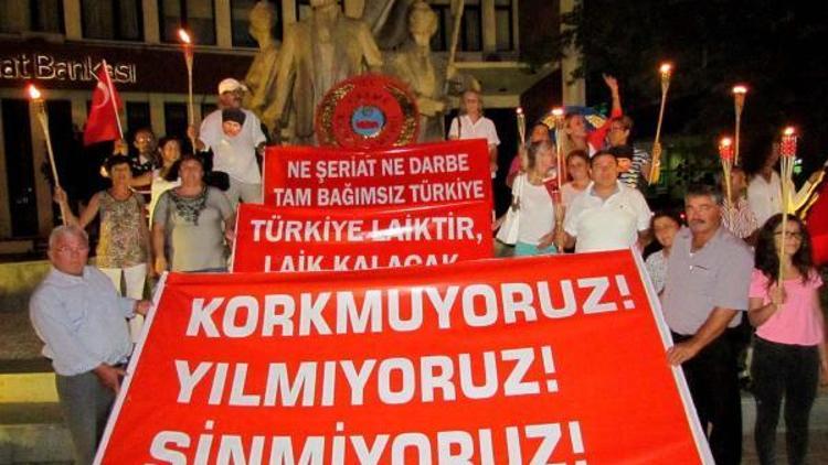 Çeşmede Cumhuriyetçiler Yürüyüşünde 30 Ağustos coşkusu