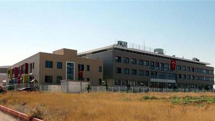 PKK saldırısına uğrayan Emniyet Müdürlüğü, FETÖ okuluna taşındı