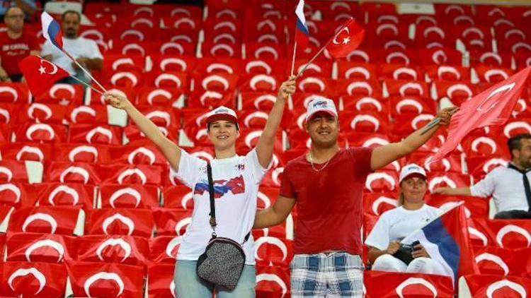 Türkiye- Rusya maçı taraftar fotoğrafları