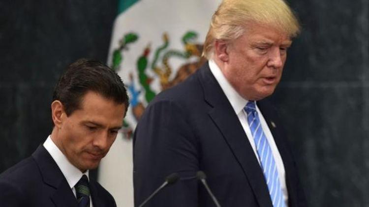 Trump Meksikaya gitti, duvarı savundu