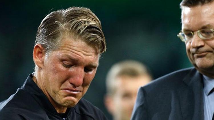Schweinsteiger, gözyaşlarıyla veda etti