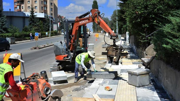 Asfaltı yenilendi sıra kaldırımda