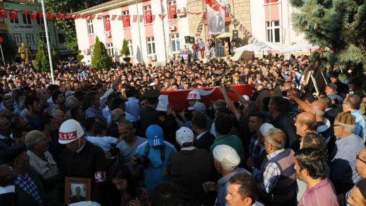 Çukurca şehitleri Naci Yavuz ve Enes Pelitin cenazeleri Tokatta getirildi (3)