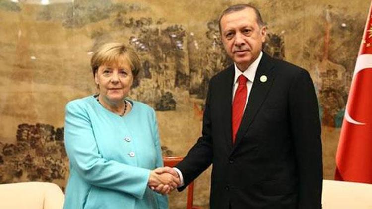 Alman basını: Merkel, Erdoğanın önünde diz çöktü