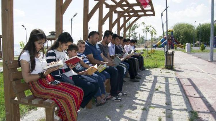 Şehit Astsubay Halisdemir anısına kitap okuma etkinliği