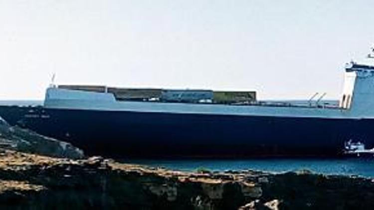 Türk kargo gemisi Yunanistanda karaya oturdu