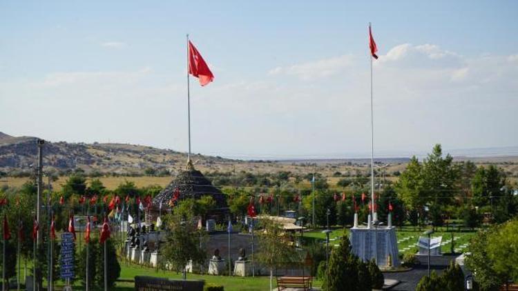 Vali Aktaş ve Milletvekili Açıkgöz, 15 Temmuz Vatan Şehitleri Anıtı’nı Gezdi