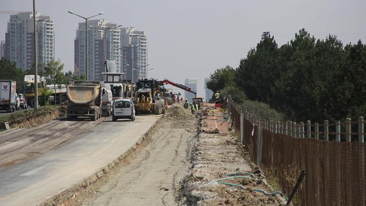 Turan Güneşte yol çalışması koşu yolunu yuttu