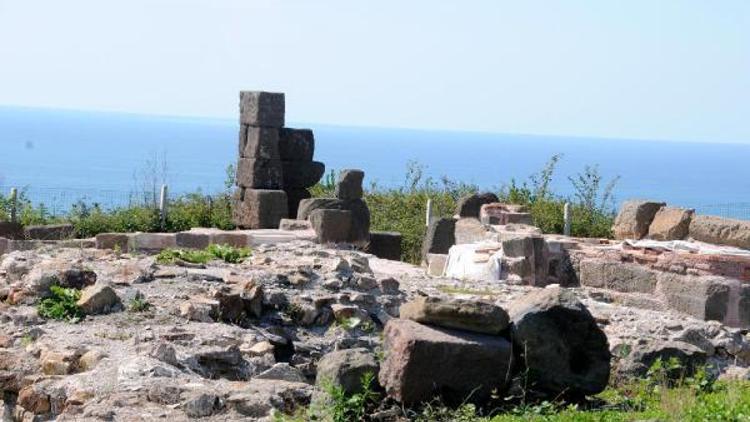 Karadenizin Efesinde bu yıl 25 mezar bulundu, kilise açıldı