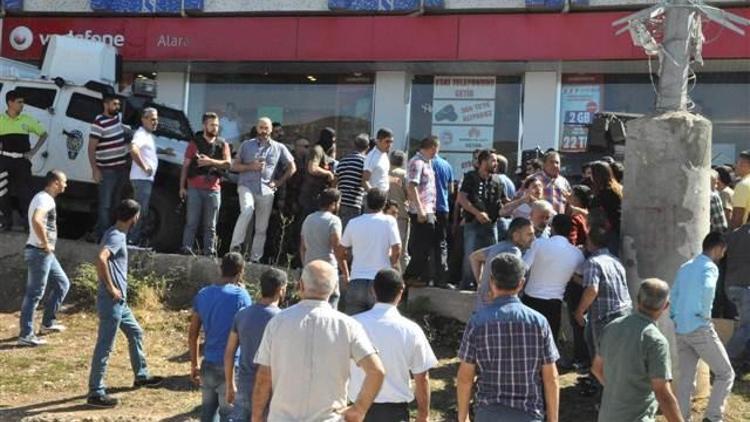 Tuncelide polis aracı yaşlı kadına çarptı: 1 ölü