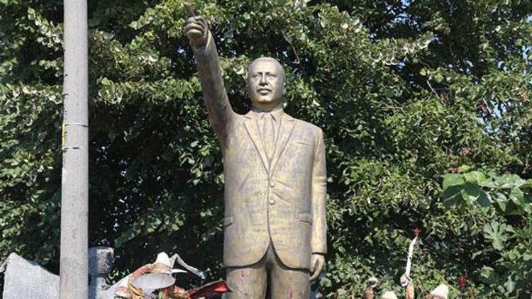 Cumhurbaşkanı Erdoğan’ın 4 metrelik heykelini yaptı