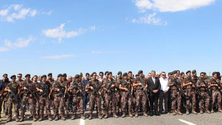 Iğdırda geçen yıl şehit olan 14 polis dualarla anıldı