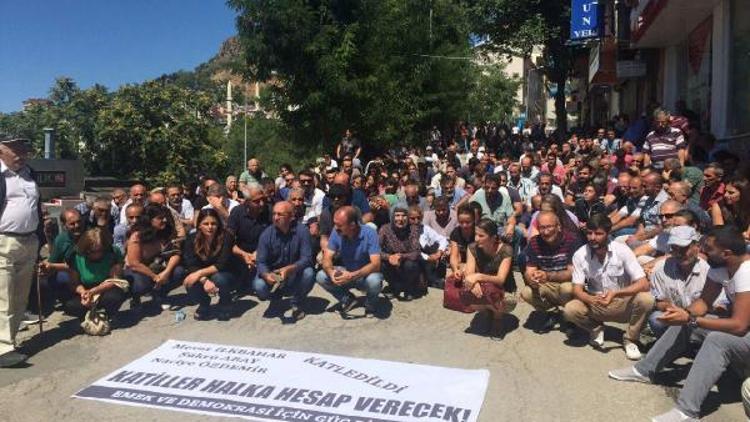 Tuncelide polis aracının ölümlü kazaya neden olması protesto edildi