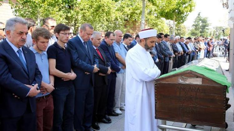 AK Parti Kadın Kolları Başkan Yardımcısı Taciser İçyer son yolculuğuna uğurlandı - Fotoğraf