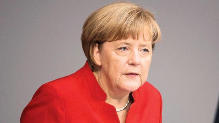 Merkel mecliste Türkiyeyi savundu