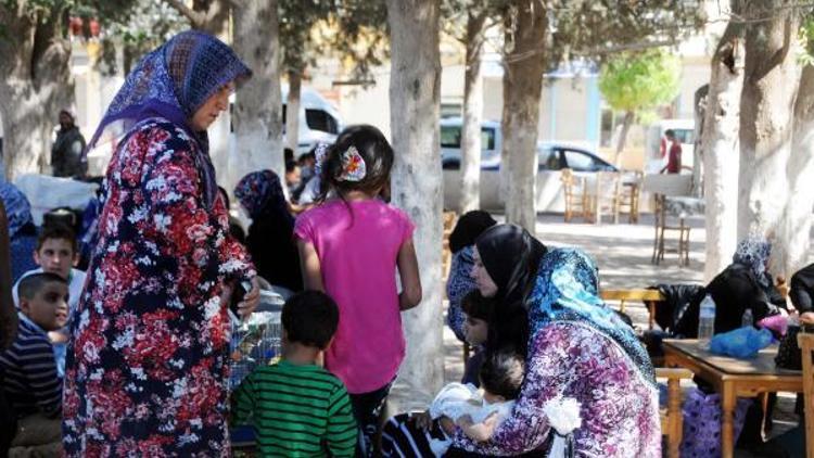 Suriyeliler, Cerablusa dönmek için sınırda bekliyor