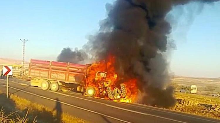 Fıstık işçilerini taşıyan traktör ile kamyon çarpıştı: 1 ölü, 25 yaralı