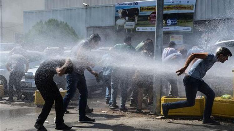 Eğitim-Sen açığa alınan öğretmenler için eylem yaptı, polis müdahale etti