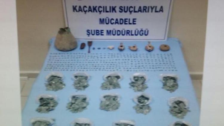 İzmirdeki operasyonda rekor sayıda tarihi eser bulundu