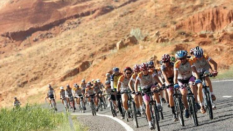 Salcano Kapadokya Bisiklet Festivali sürüyor