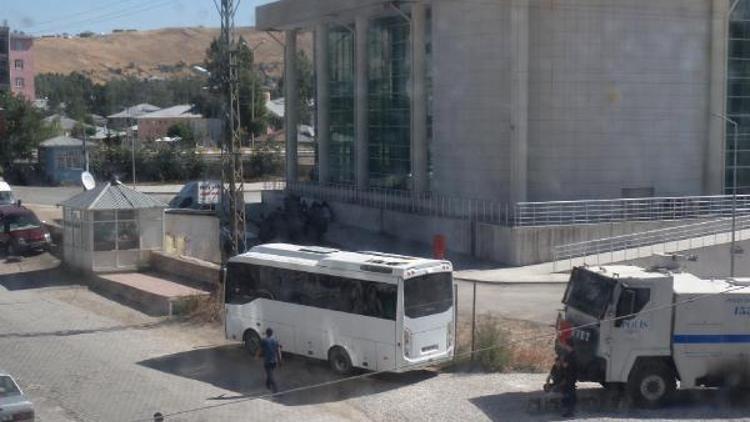 Vanda kayyum atanan 4 ilçe belediyesinde polis araması/ ek fotoğraf