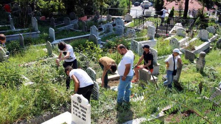 Zonguldakta mezarlıklar ziyaretçilerle doldu