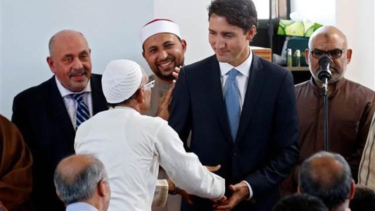 Kanada Başbakanı Trudeau Kurban Bayramını camide kutladı