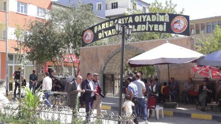 Bakan Soylunun talimatı ile Kürtçe tabela tekrar yerine kondu