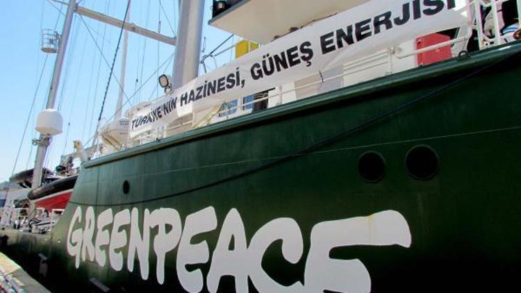 Greenpeacein çevreci gemisi Rainbow Warrior-3 Çeşmede