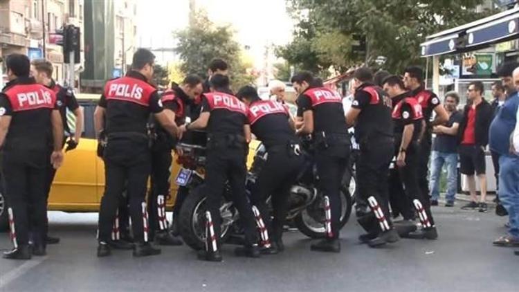 Şişli’de Yunus ekibi kaza yaptı: 2 polis yaralı