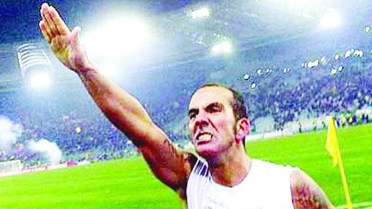 Mussolini dövmesini gösteren Di Canio işten kovuldu