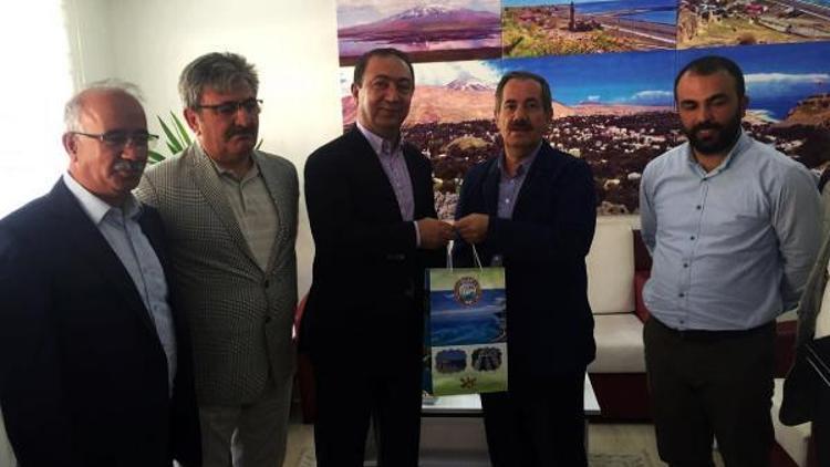 Müsteşar Aka, Adilcevaz Belediye Başkanı Gürsoy’u ziyaret etti