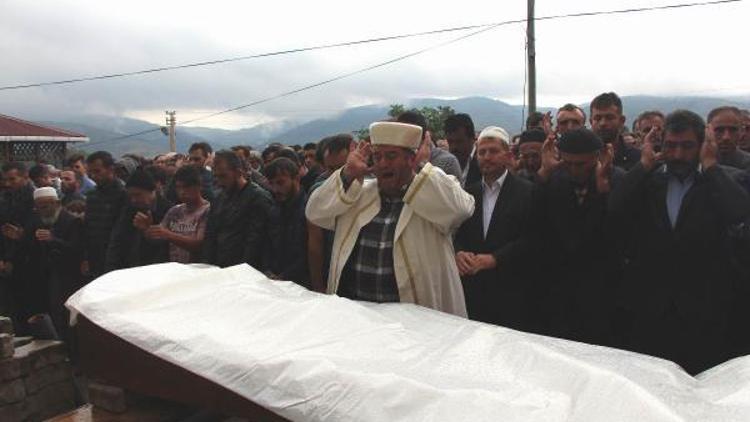 Karadeniz’de boğulan 3 kardeş toprağa verildi