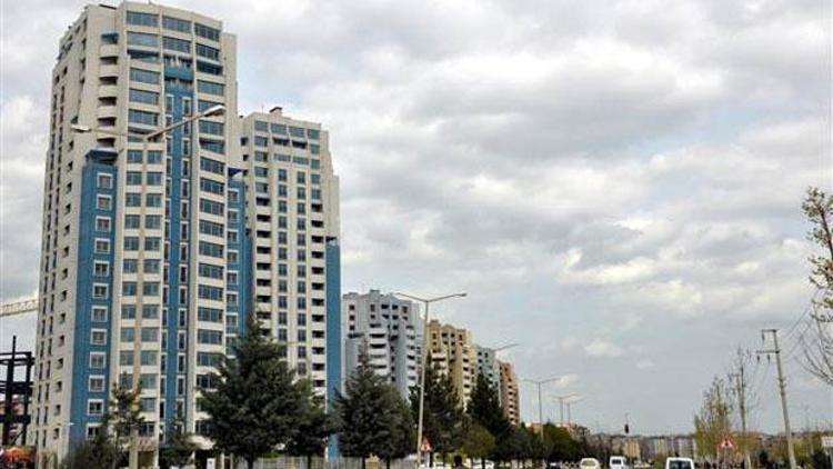Diyarbakır’ın ikiz kuleleri savaş uçakları için tıraşlanıyor