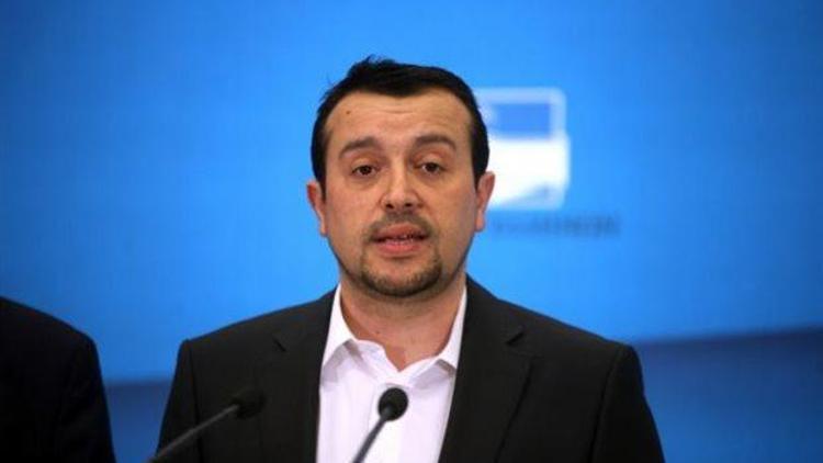Yunanistan Devlet Bakanını takip eden gazetecilere gözaltı
