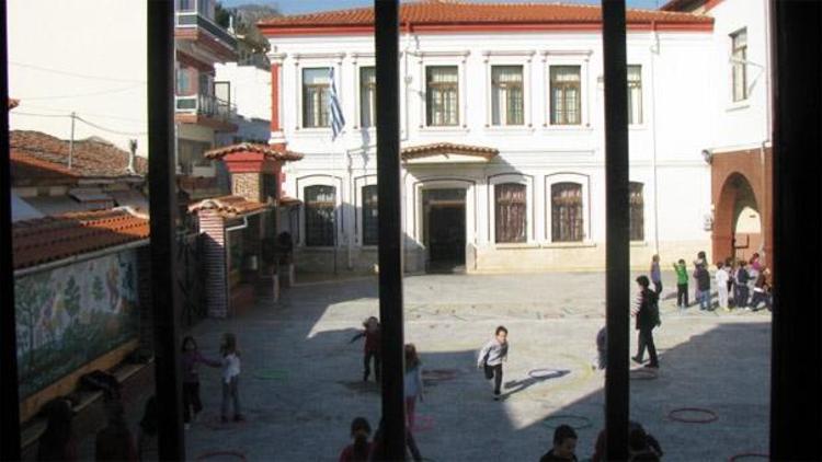 Yunanistan dokuz Türk okulunu kapattı