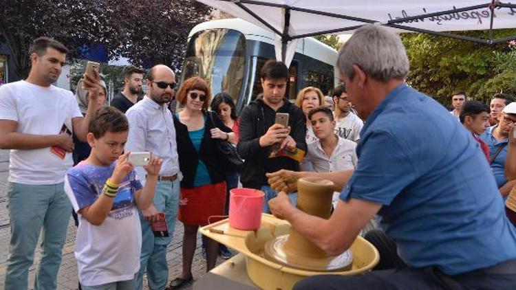 Pişmiş Toprak Sempozyumu sanatçıları halkla buluştu