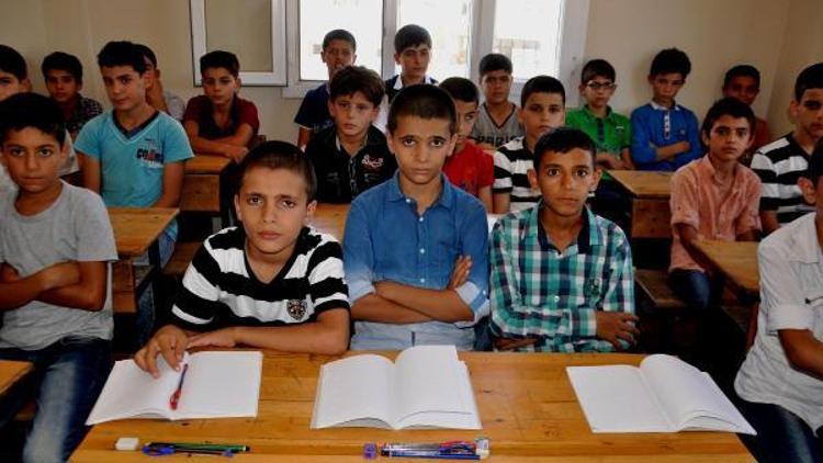 Reyhanlıdaki Suriyeli çocuklar yeni eğitim yılına başladı