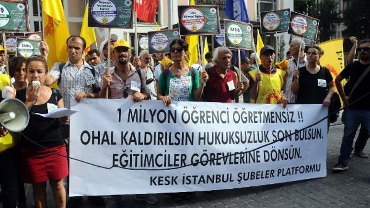 İstanbul İl Milli Eğitim Müdürlüğü önünde eylem