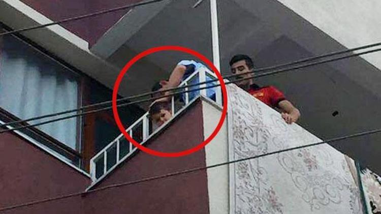 Balkon demirine sıkışan çocuğu itfaiye kurtardı