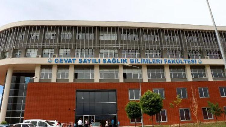 MAKÜde alçıpan tavan çöktü: 5 yaralı