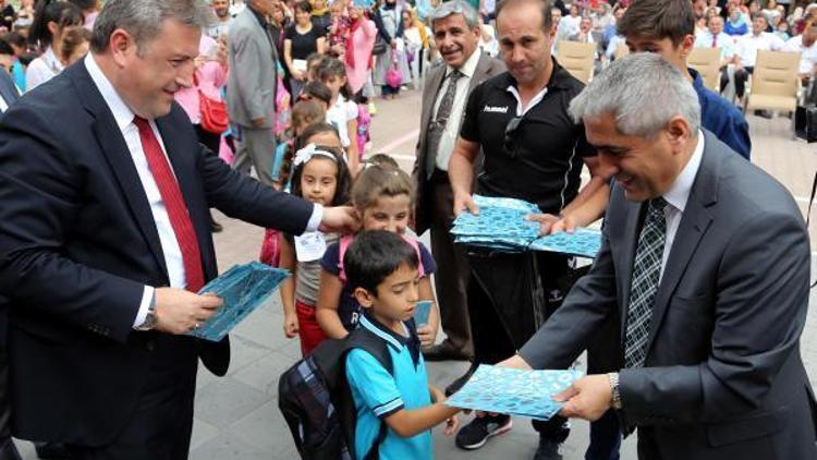 Başkan Palancıoğlu öğrencilerin ilköğretim haftasını kutladı