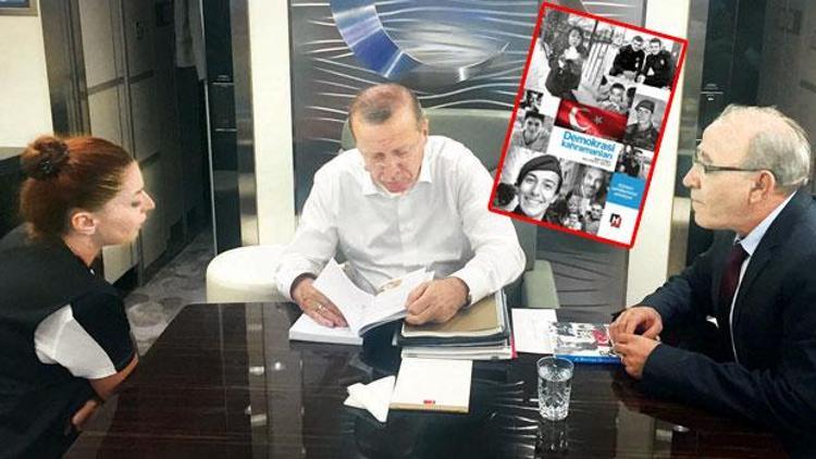 Demokrasi Kahramanları kitabını uçakta inceledi