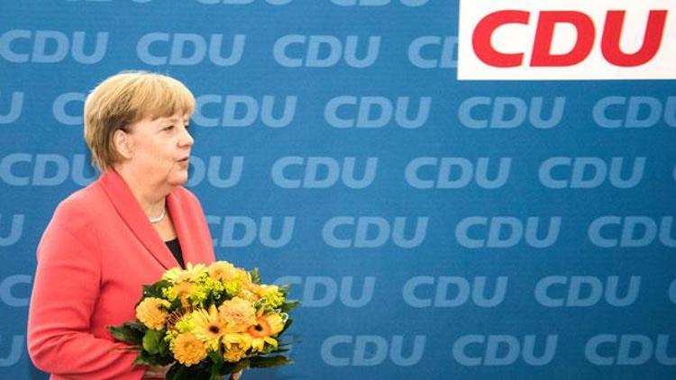 Merkel beş seçim yenilgisinden sonra başbakanlığa yine aday olacak mı