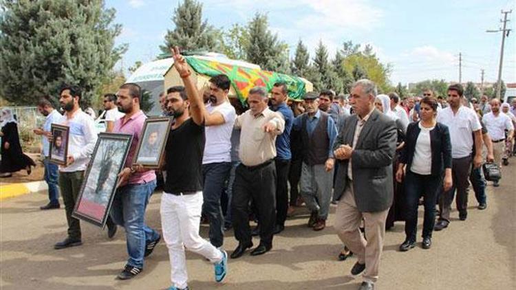 Milletvekilleri çatışmada öldürülen teröristin cenazesinde