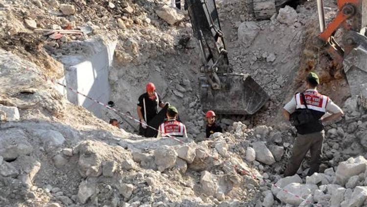 İstanbul - İzmir Otoyolu inşaatında bir işçi göçük altında kalarak hayatını kaybetti