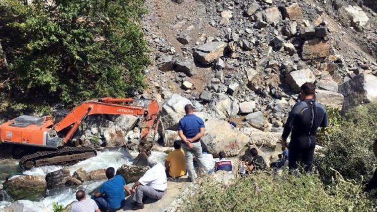 Ölen oğlunu kurtarmak isterken şelaleye düşen babanın da cesedi bulundu